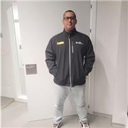 Viví en Canadá donde aprendí inglés jamás he sido profesor pero estoy dispuesto aprender también puedo ser entrenador personal