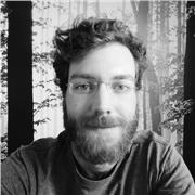 Graduado en Diseño y Emprendedor de varias Agencias de Imagen y comunicación.