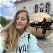 Profesora de Educación Primaria encargada de impartir todas las asignaturas. Especializada sobre todo en robótica, inglés y matemáticas
