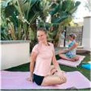 J'accompagne la pratique du hatha yoga vers plus de présence, d’équilibre et de clarté intérieure.