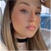 Profesora de matemáticas imparte clases a niños de todas las edades