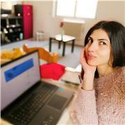 Laureata in Lingue e Letterature straniere (inglese e spagnolo) e vissuto a Londra per 4 anni