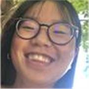 Profesora de inglés joven. Tengo 18 años, el título de bachillerato y de la ESO. Soy una persona simpática, paciente, responsable, perseverante y determinada. 
No tengo preferencia de edad para dar clases