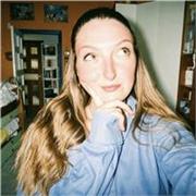 Laureata magistrale in Scienze Naturali impartisce lezioni di materie scientifiche ed umanistiche