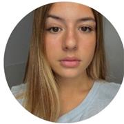 Soy una persona muy abierta, trabajadora y dedicada, con experiencia impartiendo clases particulares. Me adapto con facilidad a la