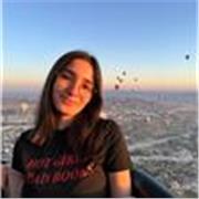 Studentessa universitaria con 8 anni di studio della lingua spagnola, attualmente vivo a Madrid