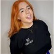Profesora imparte clases de danza a niños, adolescentes y adultos