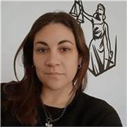 Abogada, profesora suplente de historia