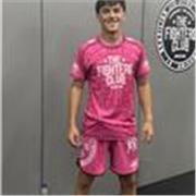 Llevo toda mi vida en deportes de contacto tanto boxeo , mma y k1 desde siempre me ha gustado dar clases 