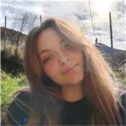 Sono una ragazza solare, organizzata ed empatica che si sta laureando in Scienze dell'Educazione. 