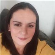 Profesora particular enfocada a transmitir técnicas de entrevista a estudiantes de psicología