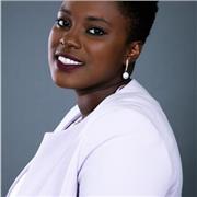 Bonjour, je m'appelle Adébissi, et je suis coach en anglais avec une expérience unique issue de ma vie au Nigeria, Angleterre.