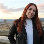 Neolaureata in Lingue e Letterature Straniere impartisce lezioni di lingue per studenti di ogni livello
