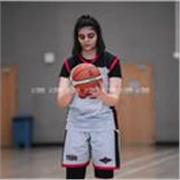 Je joue au basket depuis 6 ans maintenant. J'habite à dubaï mais visite Nantes chaque année, à dubaï je joue au basket professionnellement dans l'équipe féminine de D1, je suis aussi capitaine de l'équipe de basket de mon club et de mon école.