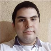Joven universitario con mucho conocimiento y experiencia te ayuda asesorar a personas de preescolar, primaria y secundaria de cualquier materia