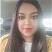Profesora, imparte clases a niños afolescentes y adultos