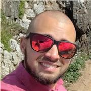 Fisioterapeuta y entrenador físico, con pasión hacia el estudio biomecánico.
Con experiencia en rehabilitación y clases deportivas