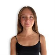 Profesora de inglés poseedora de un nivel b2 o superior capacitada para enseñar a niños de todas las edades