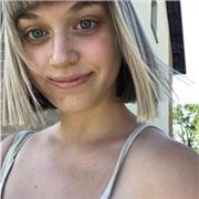 Studentessa offresi aiuto compiti scuole elementari, medie e prima superiore