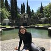 Buongiorno, sono Giorgia. Ho frequentato il liceo linguistico ottenendo due certificati in inglese (C1) e in francese (B2).