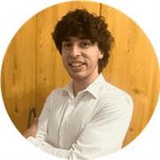 Estudiante de Magisterio, trilingüe, que imparte clases de inglés y refuerzo escolar a alumnado de Primaria y ESO.