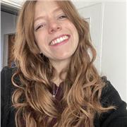 Laureata in lettere classiche impartisce lezioni di letteratura italina, storia, geografia latino e greco