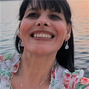 Profesora IB de Esspañol A- Lengua y Literatura, Literatura y Literatura y representación teatral. Supervisora de Monografías
