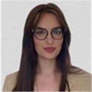 Professeure de français (langue étrangère) offre des cours en ligne.