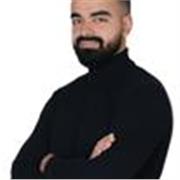 Mein Name ist Mohamed Khalil. Ich bin 32 Jahre alt und habe einen Bachelor-Abschluss in Informatik. Ich kann Ihnen als Französisch