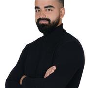 Mein Name ist Mohamed Khalil. Ich bin 32 Jahre alt und habe einen Bachelor-Abschluss in Informatik. Ich kann Ihnen als Französisch