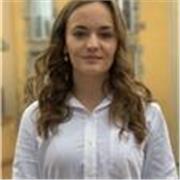 Profesora de inglés imparte clases particulares para mejorar sus habilidades conversacionales y su acento