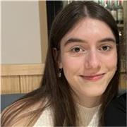 Estudiante universitaria para clases de Primaria y Secundaria en la ciudad de Madrid