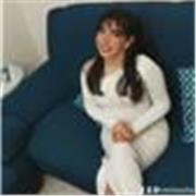 Nativa en Arabe y eso me da la capacidad de enseñarla mejor y tengo B2 en inglés, estaba enseñando inglés a mis vecinos 