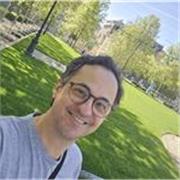 Soy profesor de finanzas, capacitado para enseñar a personas de todas las edades. 