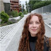 Soy diseñadora y fotógrafa, con experiencia en diseño editorial y fotografía de producto, entre otros.