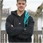 Coach sportif diplômé à Bordeaux, je vous accompagne avec méthode, écoute et passion vers des résultats durables.