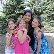 Soy capaz, alegre, comprometida y me encanta explorar nuevas culturas.
