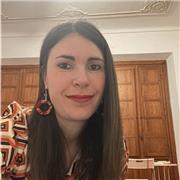 Diplomata al liceo classico e laureata in servizio sociale impartisce lezioni di italiano per studenti e stranieri