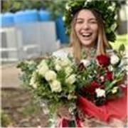 Ragazza offre lezioni online di Italiano