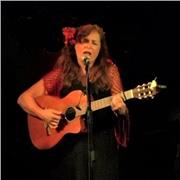 Graduada de Percusión en el Real Conservatorio de Música de Madrid
Canto, guitarra, piano, solfeo, etc
Compositora y productora