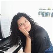Pedagoga e Pianista com vontade de atuar como professora do fundamental, mas com apenas experiência como professora de pianao
