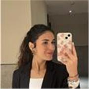 Profesora de biología con carrera en biotecnología y capacidad para enseñar a todo tipo de personas y niveles.