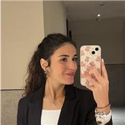 Profesora de biología con carrera en biotecnología y capacidad para enseñar a todo tipo de personas y niveles.