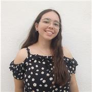 Alumna de Diseño de Interiores que ofrece clases a personas de todas las edades.