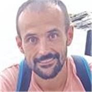 Enfermero con capacidad docente y experiencia en tutoría de profesionales sanitarios.