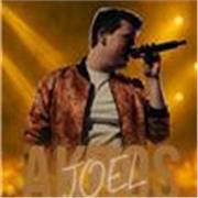 Joven cantante con experiencia profesional da clases de canto moderno y musical. Conocimientos de piano y guitarra.