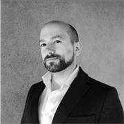 Italiano, periodista y con diploma de laurea en idiomas extranjeros, imparte clases de forma online y presencial