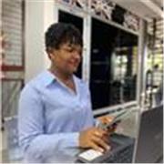 Profesional con experiencia en acompañamiento a estudiantes de primaria en su proceso de formación online