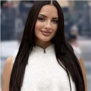 Soy una profesora de portugués alegre, paciente y creativa. Me encanta trabajar con niños y hacer que aprendan jugando, cantando