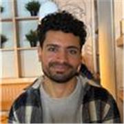 Deutsch-Tutor, der Lernenden jedes Niveaus dabei hilft, sich weiterzuentwickeln. Arabisch Muttersprache, Fleißendes Englisch